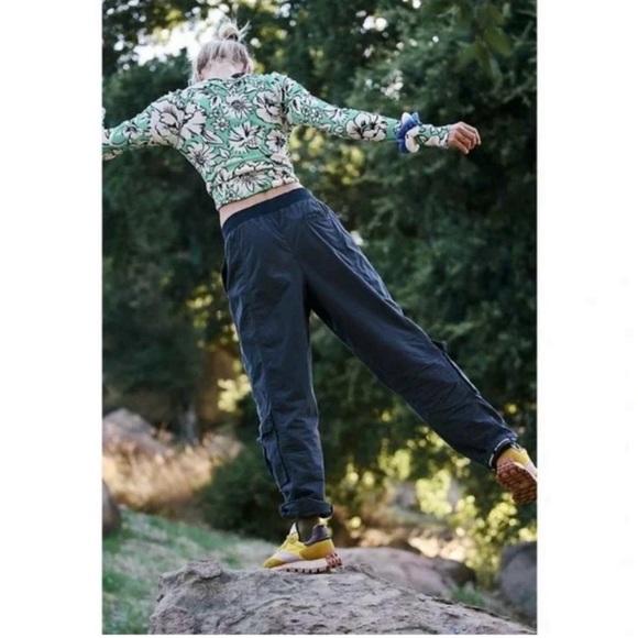 NWOT Free People Movement Mesmerize Me Black Cargo Pants Size Small Hiking - Picture 3 of 16